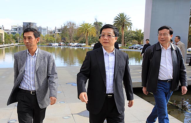 中信銀行行長朱小黃一行到集團拜訪