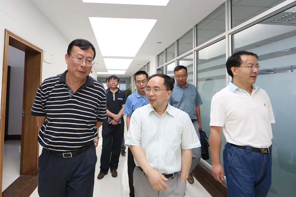 銀監(jiān)會云南監(jiān)督管理局王朝第局長一行到云天化集團(tuán)調(diào)研