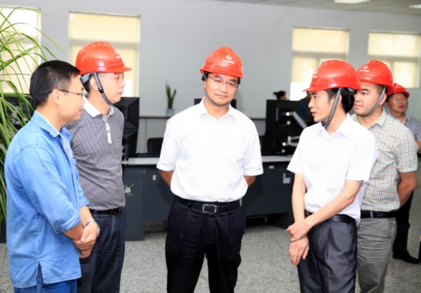 云南省國(guó)資委主任董華一行到水富云天化調(diào)研
