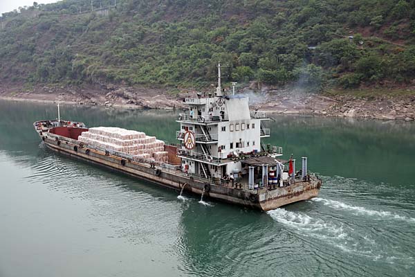 水富云天化優(yōu)化物流運輸 水運模式正式啟運