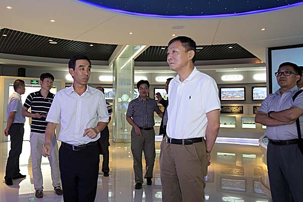 港務(wù)集團(tuán)周小溪董事長一行到云天化集團(tuán)拜訪交流