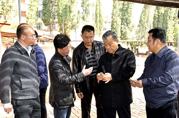 國(guó)家林業(yè)局原副局長(zhǎng)李育才一行到云天化磷化集團(tuán)考察指導(dǎo)