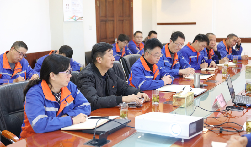 朱明松到海口磷業(yè)化肥黨支部宣講十九屆五中全會精神