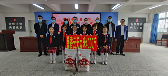 曼香云天“放心大米”走進(jìn)水富博愛小學(xué)