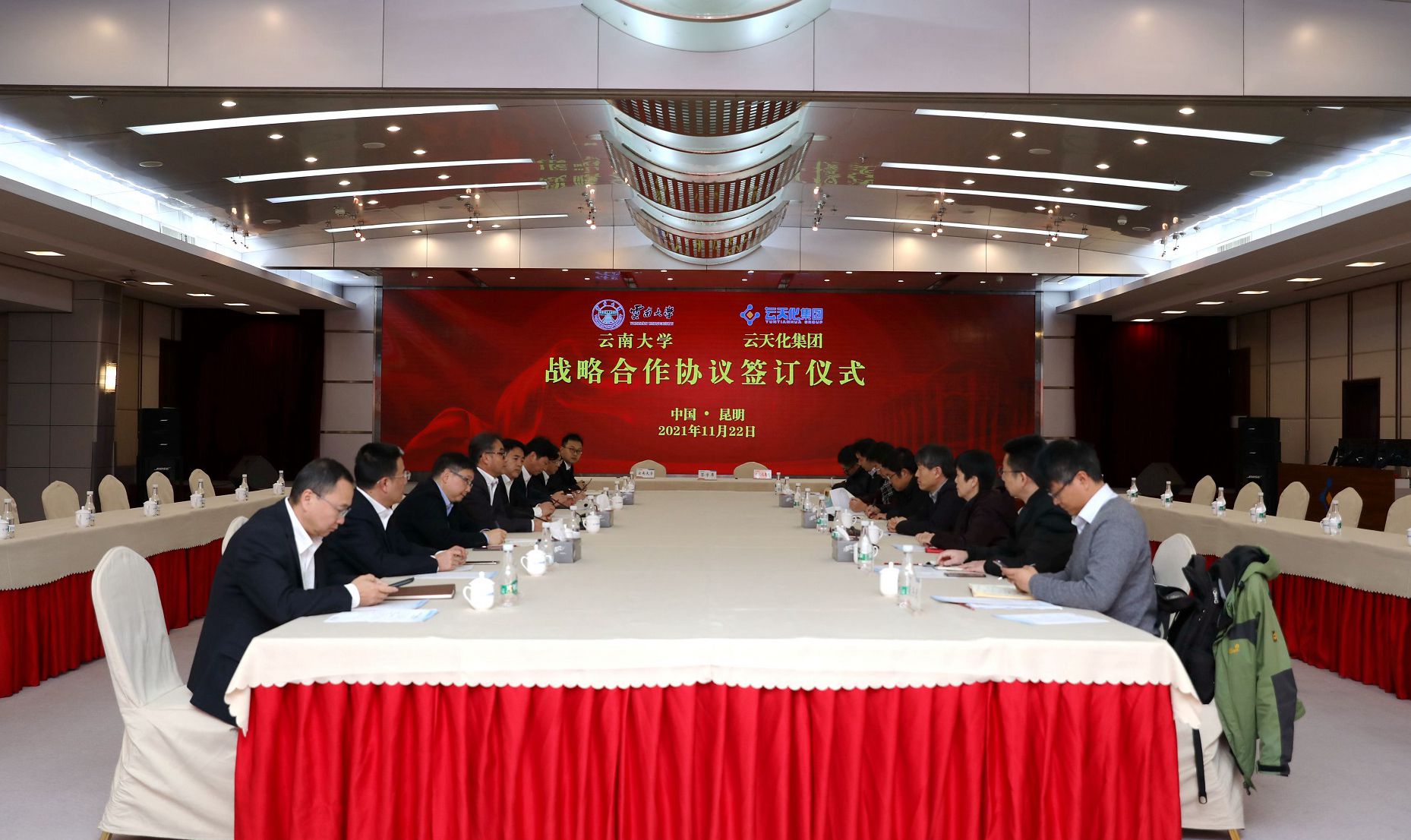 云南大學(xué)與云天化集團(tuán)進(jìn)行校企戰(zhàn)略合作簽約 著力搭平臺建機(jī)制促轉(zhuǎn)化
