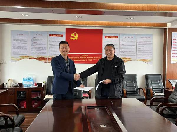云農(nóng)科技與省土肥站簽訂合作協(xié)議  打造高標準測土配方施肥示范區(qū)