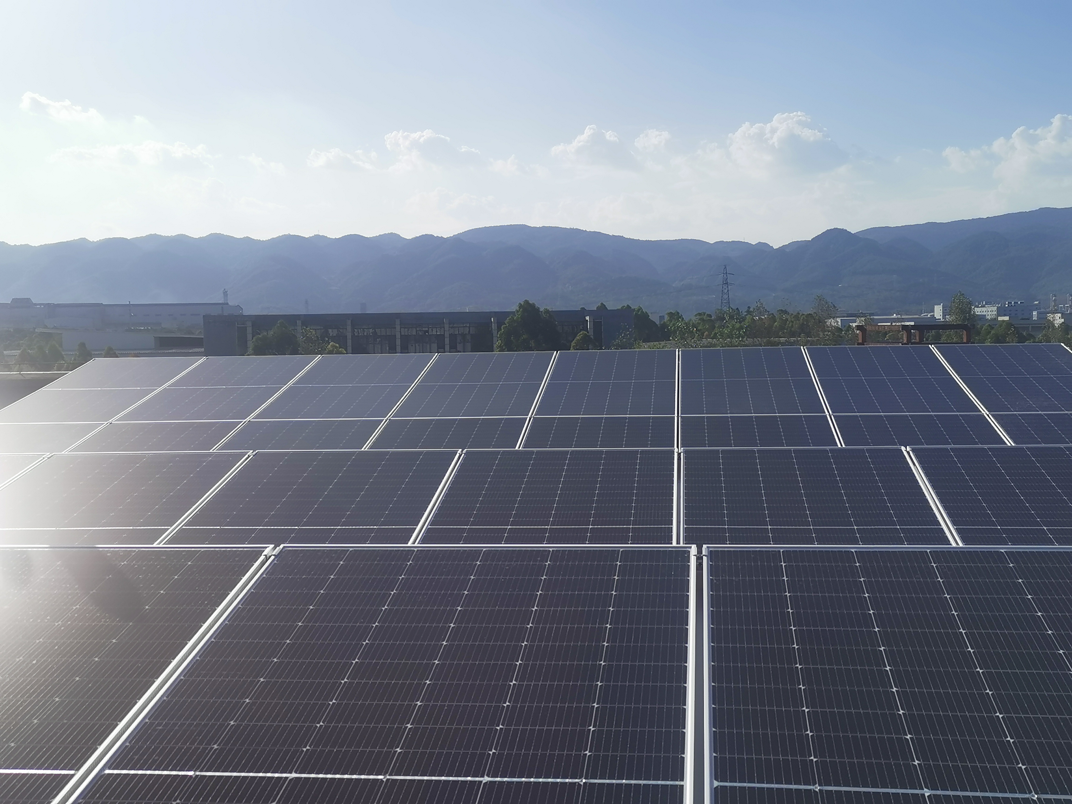 重慶億煊：復(fù)合材料支架光伏發(fā)電示范工程竣工